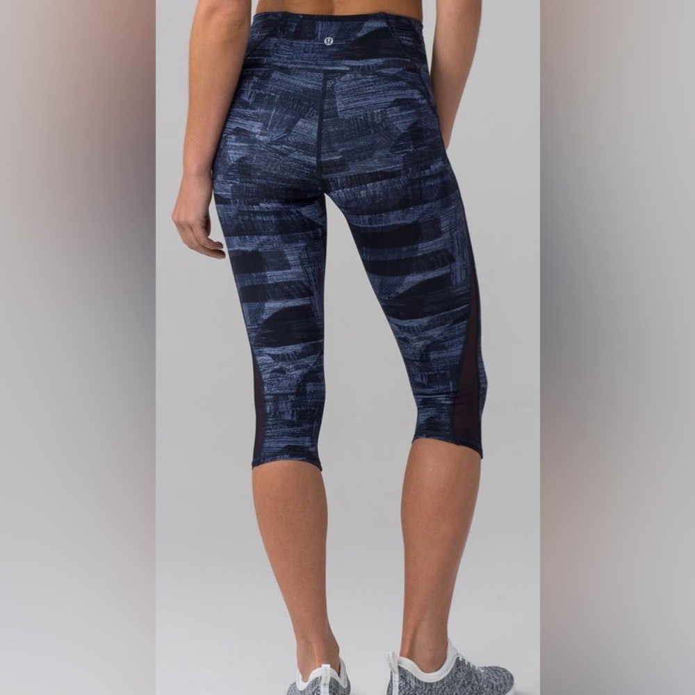 Lululemon Navy and Black Crop Athletic Leggings